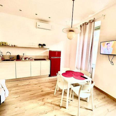 Alla Scalinata Del Teatro Rossetti Confort Suites Parcheggio Trieste Bagian luar foto
