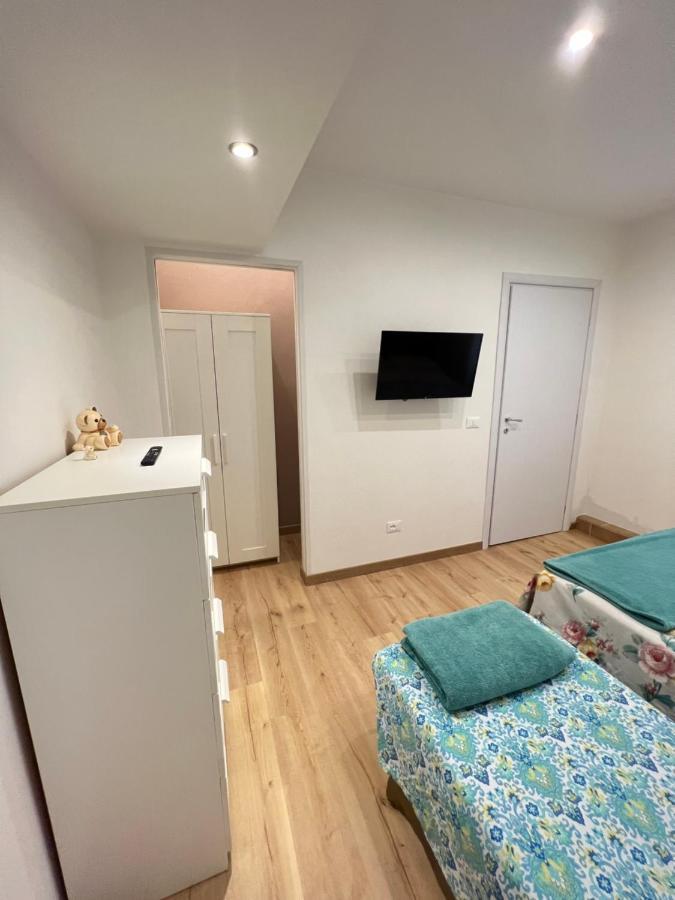 Alla Scalinata Del Teatro Rossetti Confort Suites Parcheggio Trieste Bagian luar foto