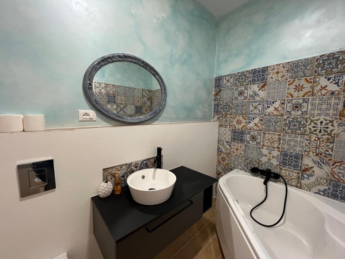 Alla Scalinata Del Teatro Rossetti Confort Suites Parcheggio Trieste Bagian luar foto