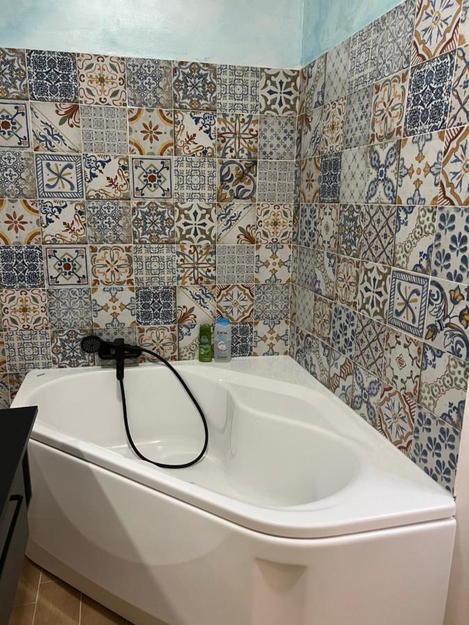 Alla Scalinata Del Teatro Rossetti Confort Suites Parcheggio Trieste Bagian luar foto