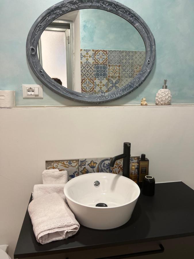 Alla Scalinata Del Teatro Rossetti Confort Suites Parcheggio Trieste Bagian luar foto