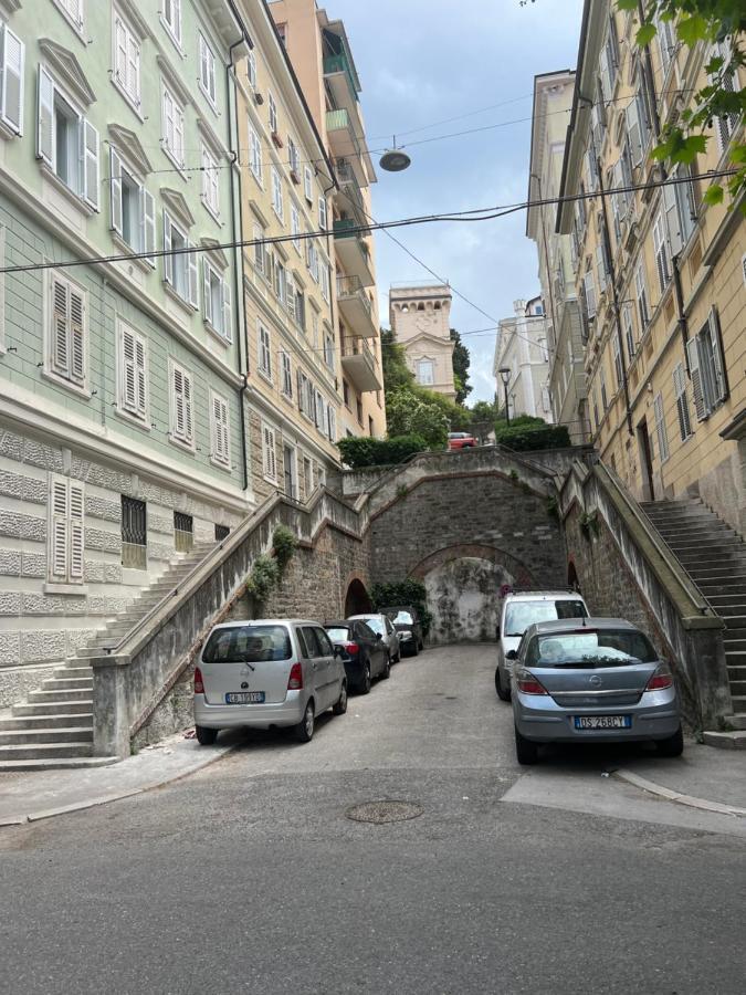 Alla Scalinata Del Teatro Rossetti Confort Suites Parcheggio Trieste Bagian luar foto