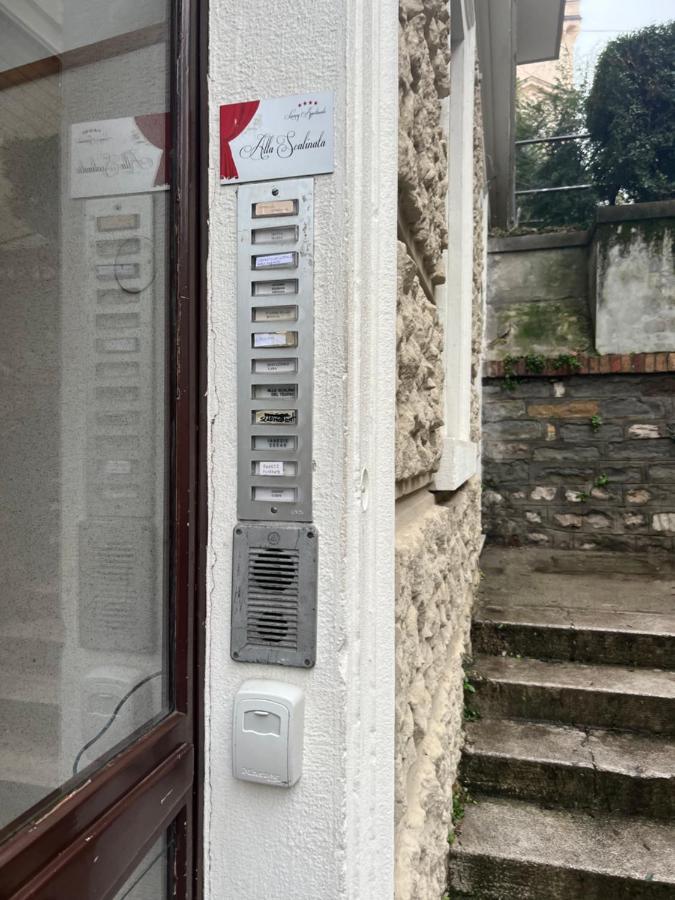 Alla Scalinata Del Teatro Rossetti Confort Suites Parcheggio Trieste Bagian luar foto