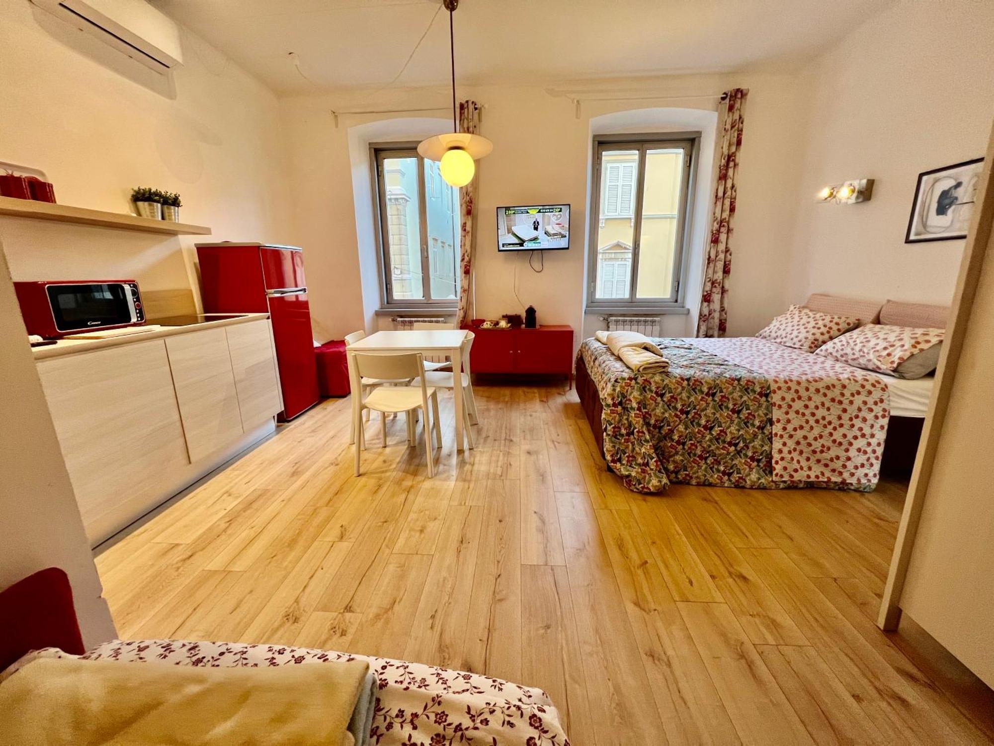 Alla Scalinata Del Teatro Rossetti Confort Suites Parcheggio Trieste Bagian luar foto