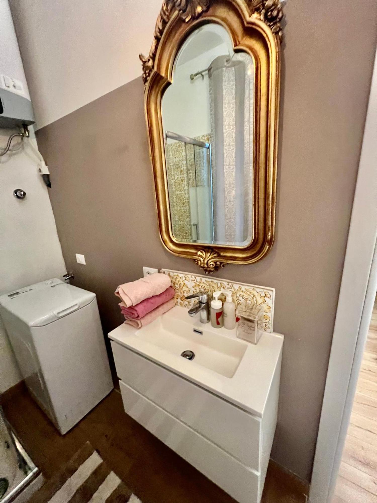 Alla Scalinata Del Teatro Rossetti Confort Suites Parcheggio Trieste Bagian luar foto
