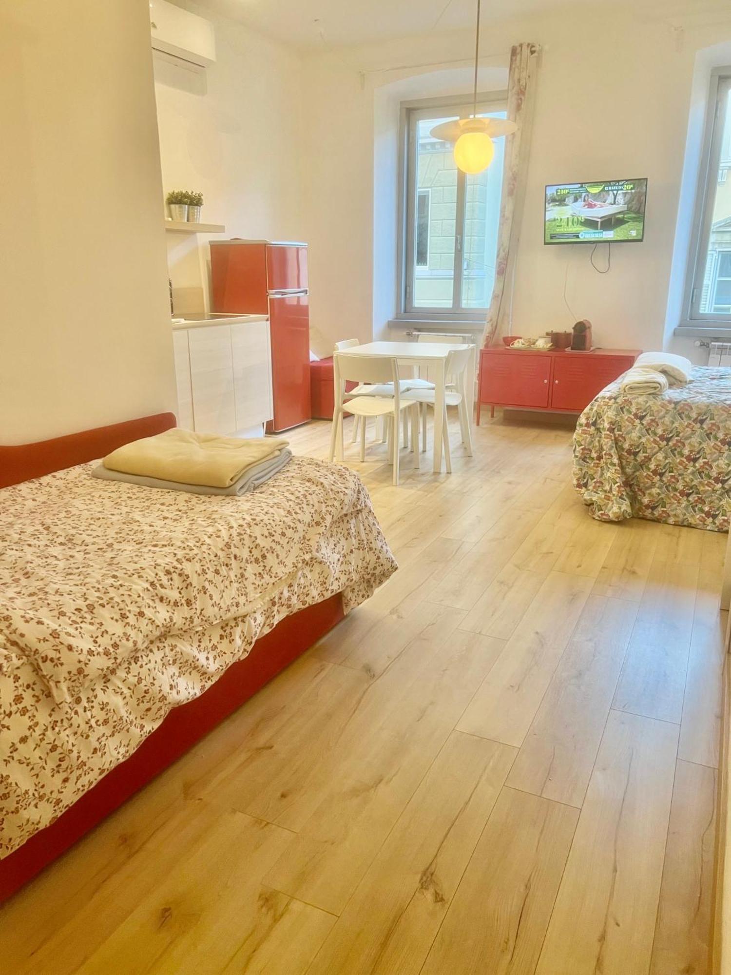 Alla Scalinata Del Teatro Rossetti Confort Suites Parcheggio Trieste Bagian luar foto